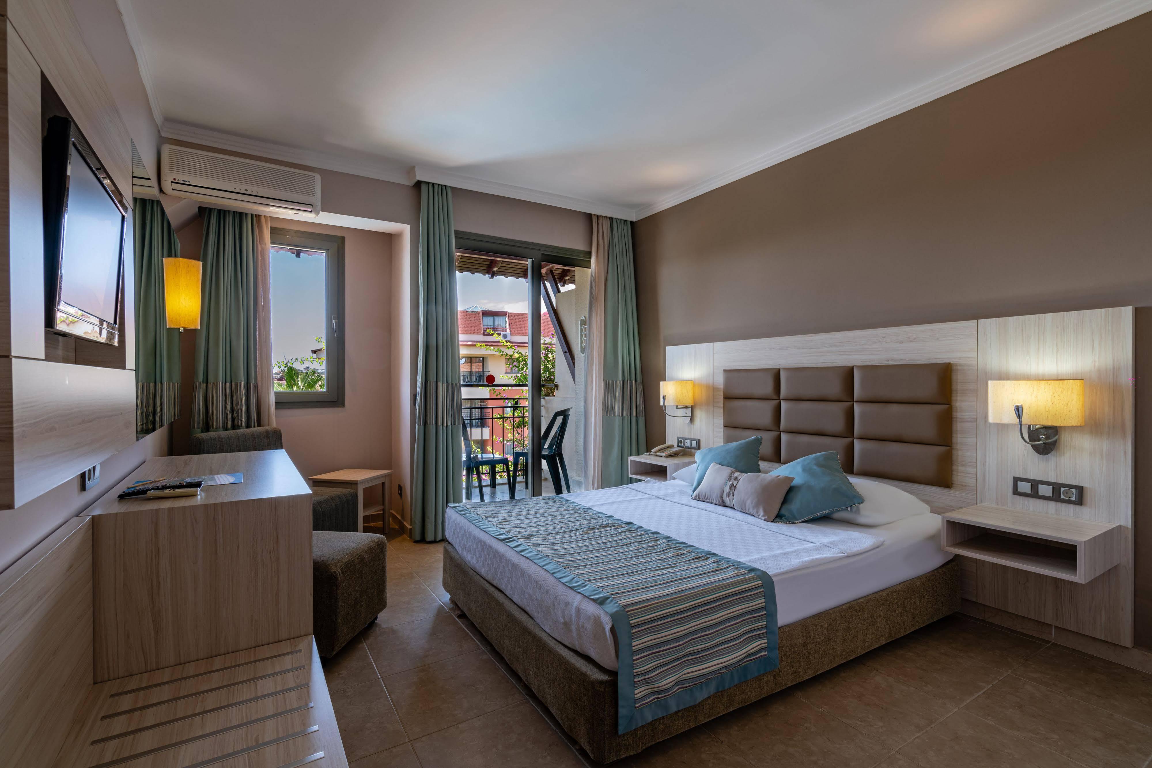 Palmeras Beach Hotel Payallar Екстериор снимка
