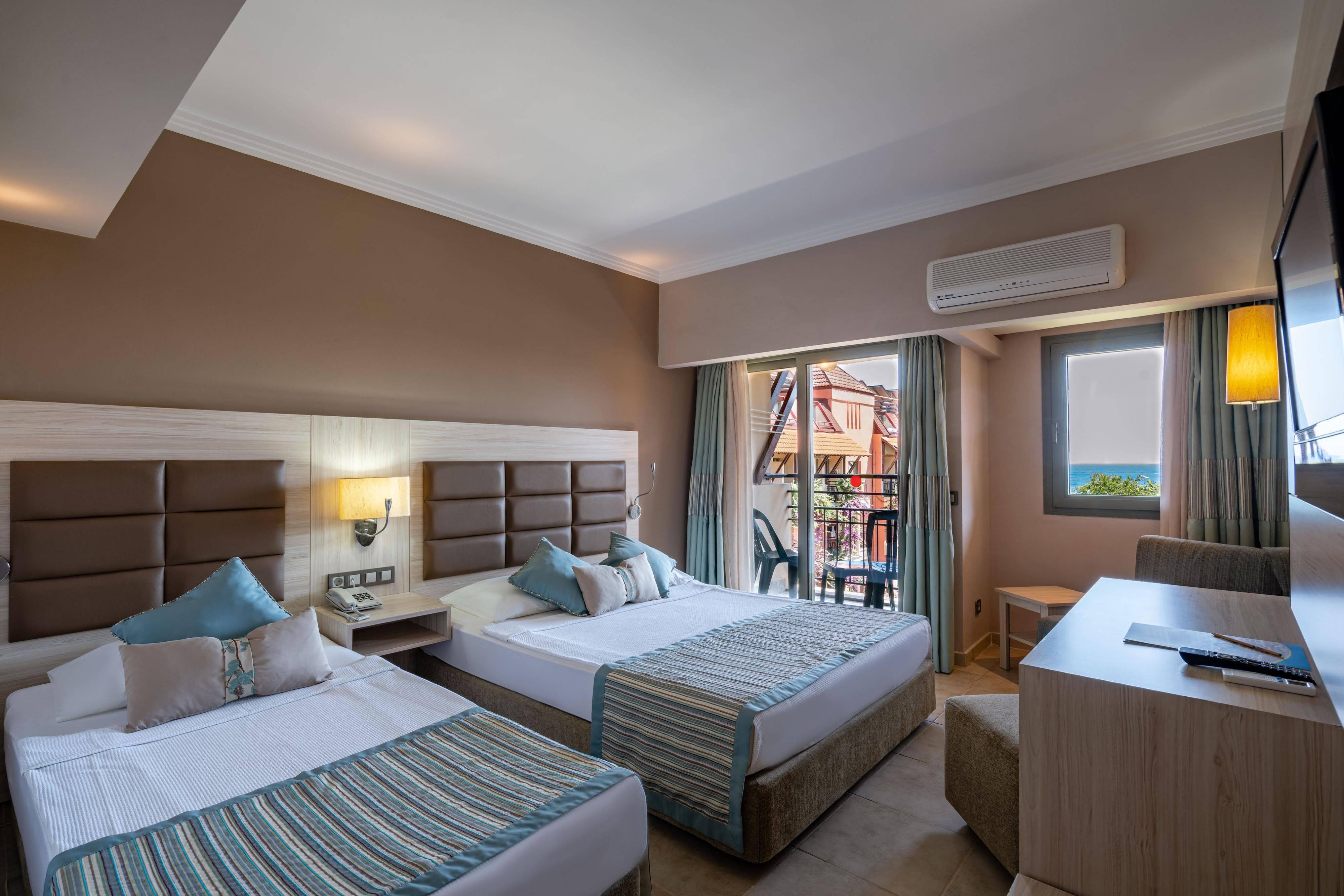 Palmeras Beach Hotel Payallar Екстериор снимка